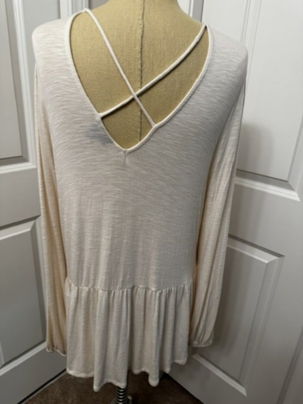 Torrid Cream Knit Tunic Top with neckline design (Size 2) - Picture 3 of 5